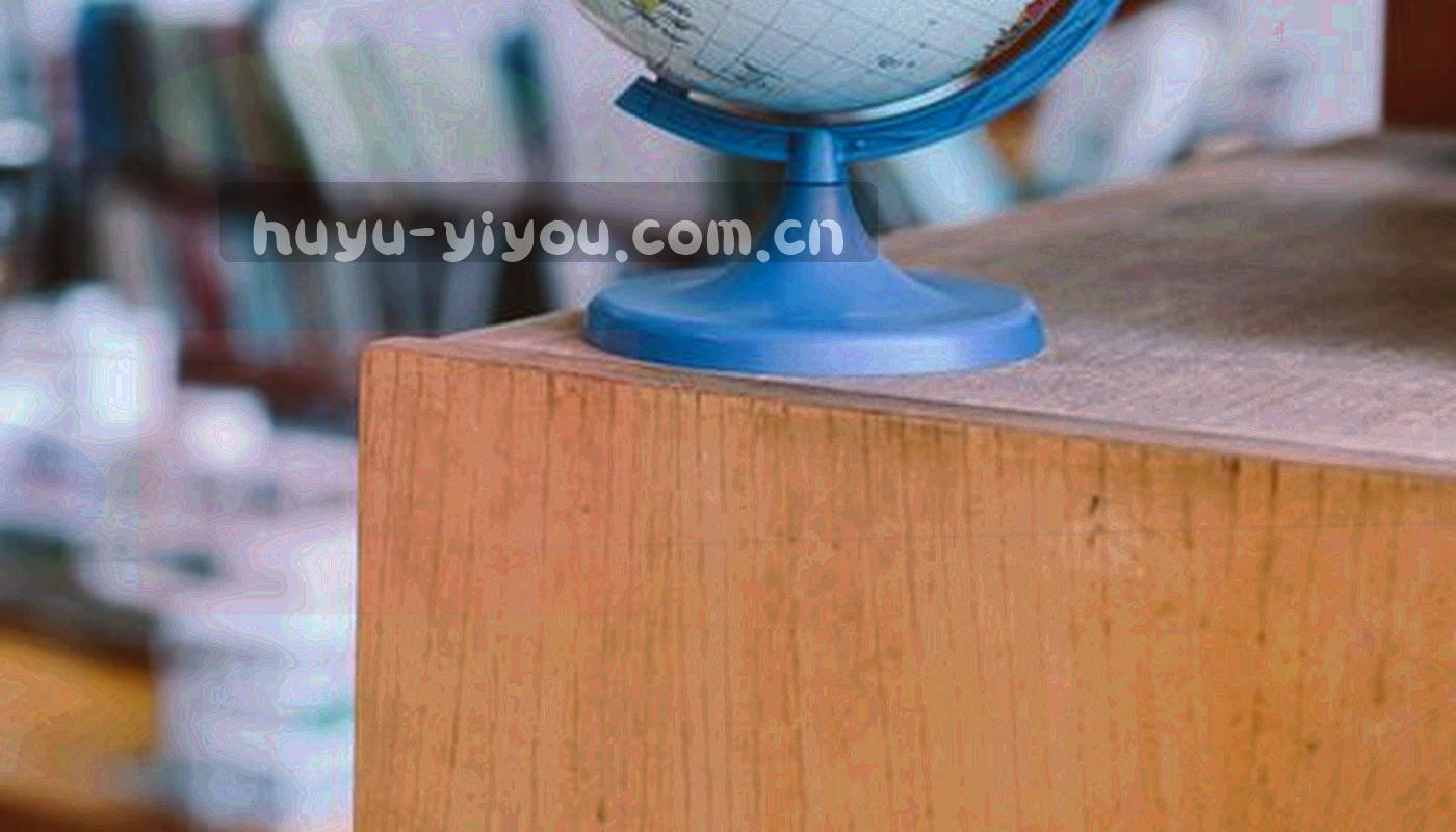 抽象数据流沿垂直方向排列，节点为荧光青圆点，暖橙标记最新一期，整体为深色渐变